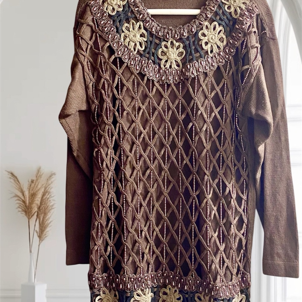 Brown Crochet Knit Top
W/Beading
*GUC
*worn once in the house
#N061